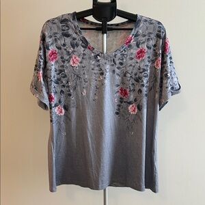 Chic Gray Floral Women's Tee